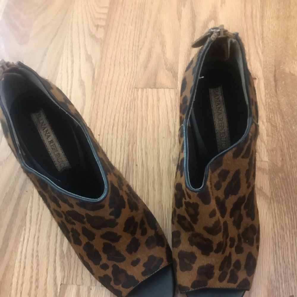 Animal Skin Print Banana Republic Heels, Size 9
